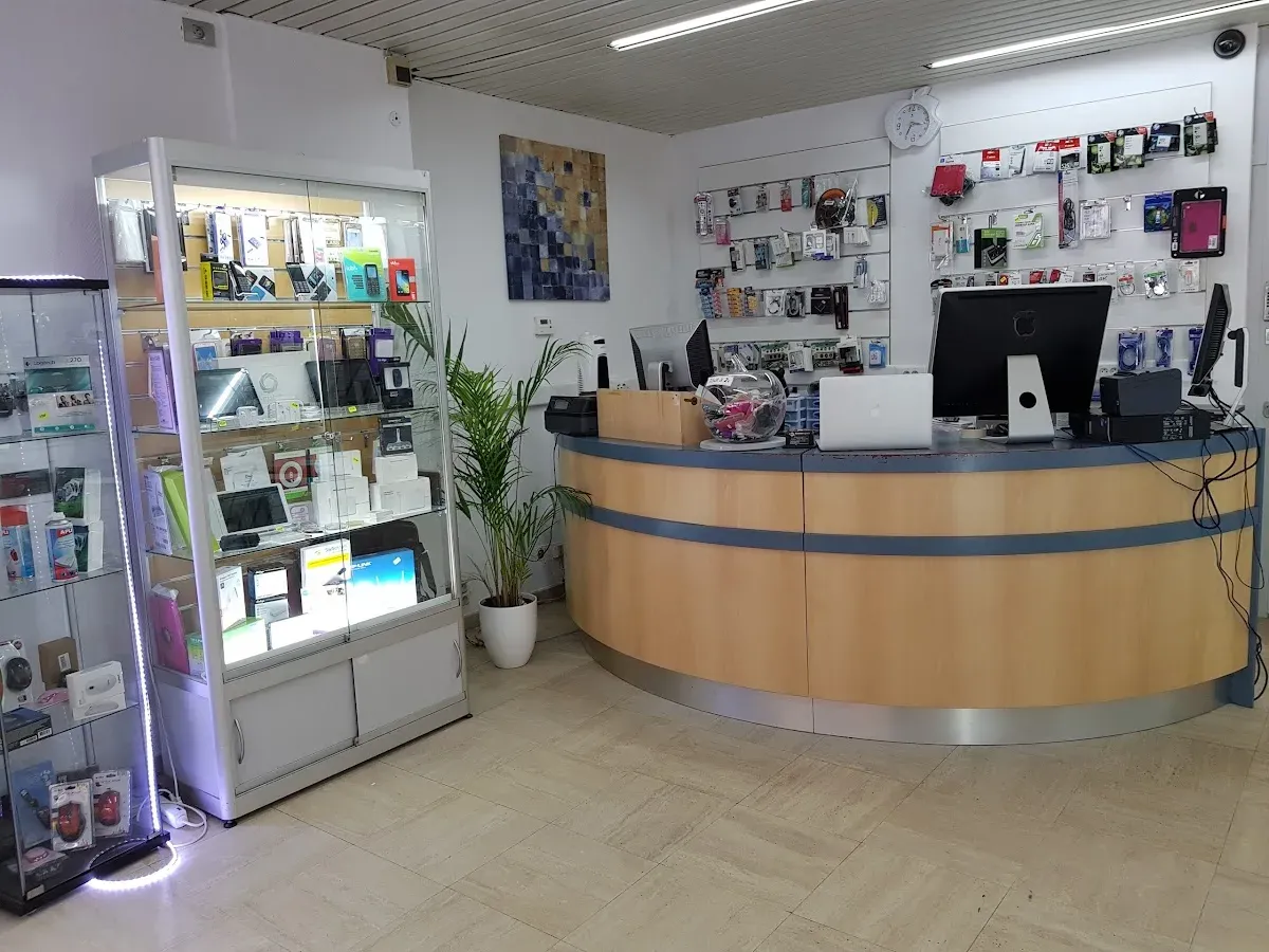 Station PC Braine-le-Comte, magasin — Rue de la Station 42, 7090 Braine-le-Comte