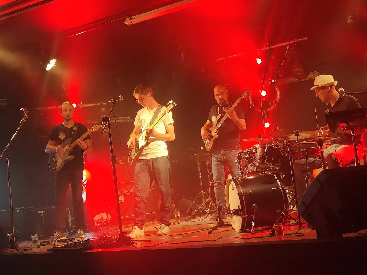 Club 7491, salon de thé — Pl. de Steenkerque 9, 7090 Braine-le-Comte