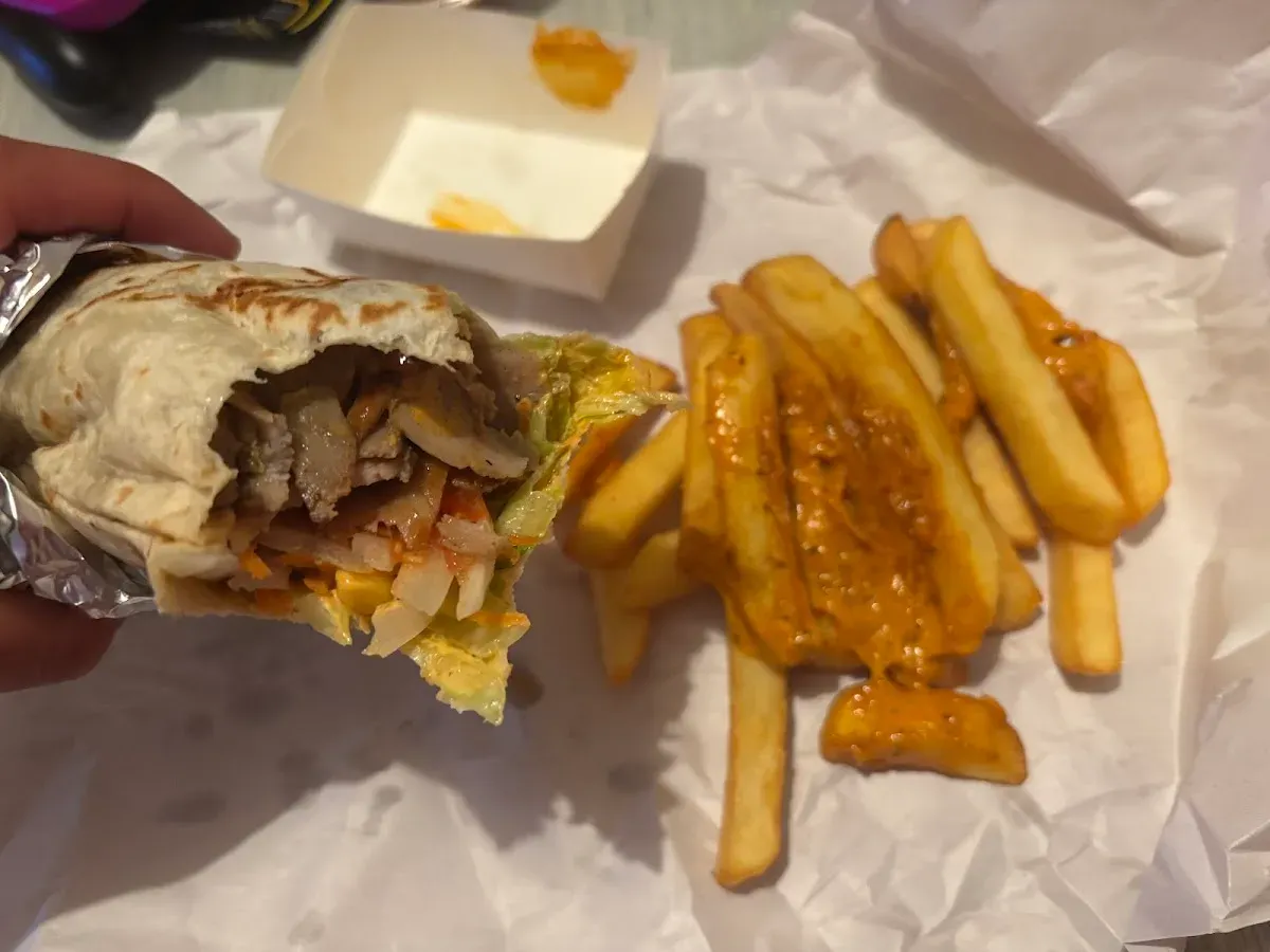 Snack Istanbul Braine-le-comte, restaurant — Rue de la Station 15, 7090 Braine-le-Comte